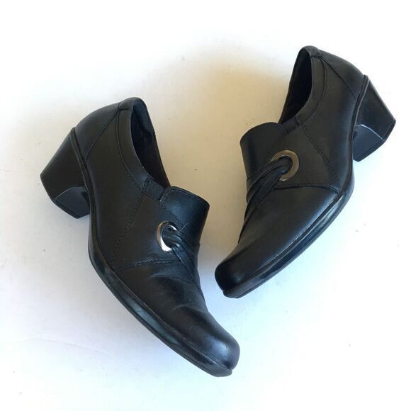 Clarks Black Leather Cloud 2" Heels‎ Womens Size 6M Slip On Shoes - Picture 1 of 6